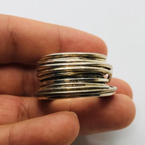 Unique silver colored ring - Picture 3 of 7